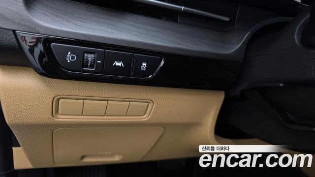 Kia Carnival 2022 — ფოტო 19/20