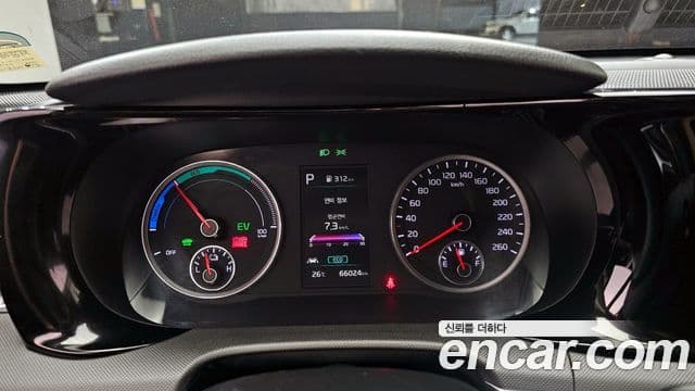 Kia K5 2020 — ფოტო 8/20