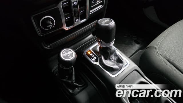 Jeep Wrangler 2020 — Şəkil 9/20