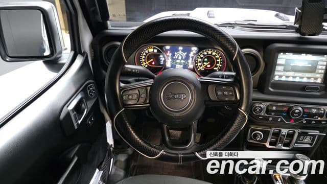 Jeep Wrangler 2020 — фото 13 из 20