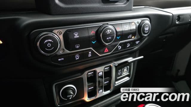 Jeep Wrangler 2020 — Şəkil 17/20