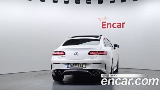 Mercedes-Benz E-Class 2021 — ფოტო 4/20