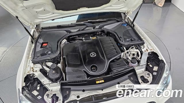 Mercedes-Benz E-Class 2021 — ფოტო 6/20