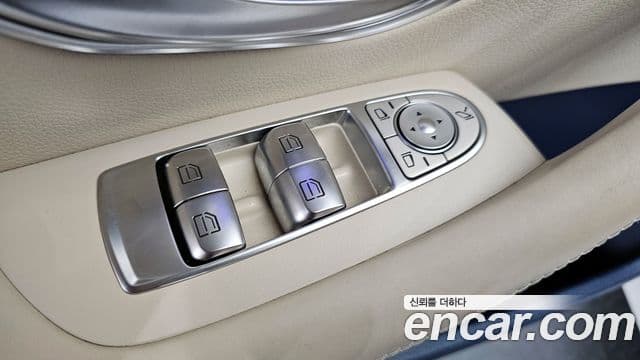 Mercedes-Benz E-Class 2021 — ფოტო 18/20