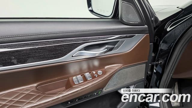 BMW 7 Series 2020 — Photo 2/20