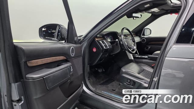 Land Rover Discovery 5 2018 — Photo 11/20