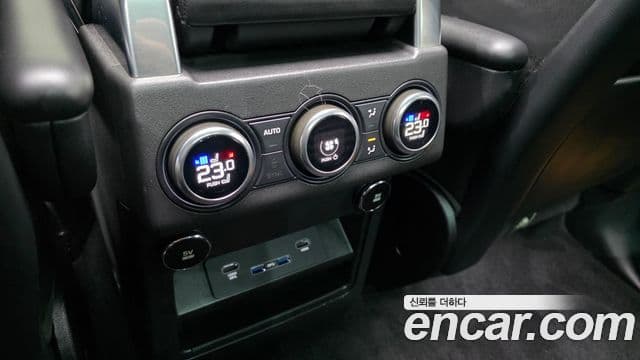 Land Rover Discovery 5 2018 — Photo 13/20