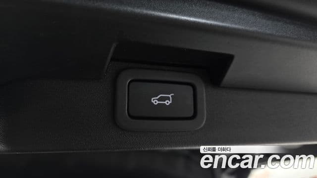 Land Rover Discovery 5 2018 — Photo 8/20
