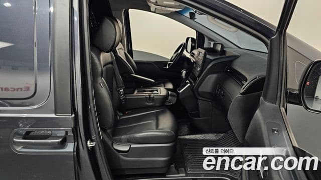 Hyundai Staria 2021 — Photo 16/31