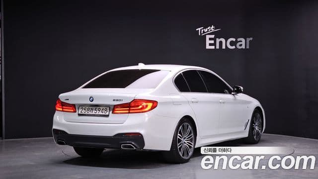 BMW 5 Series 2020 — ფოტო 2/20