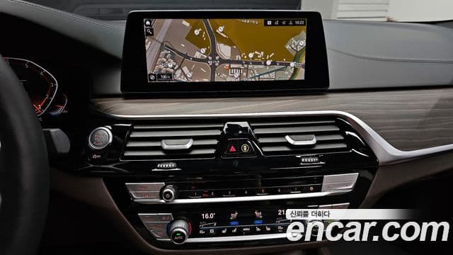 BMW 5 Series 2020 — ფოტო 13/20