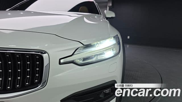Volvo V60 Cross Country 2020 — Photo 7/36