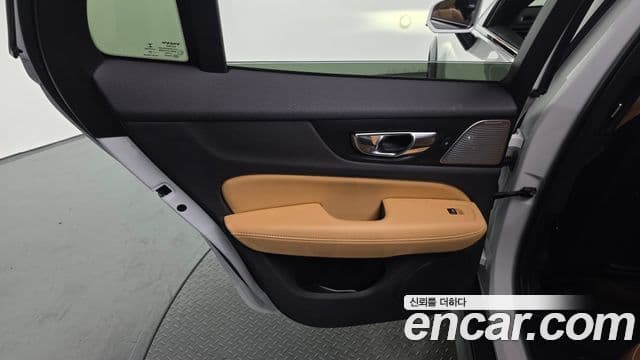 Volvo V60 Cross Country 2020 — Photo 17/36