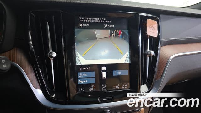 Volvo V60 Cross Country 2020 — Photo 8/36