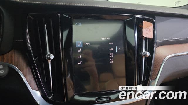 Volvo V60 Cross Country 2020 — Photo 20/36