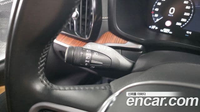Volvo V60 Cross Country 2020 — Photo 22/36