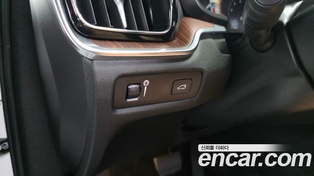 Volvo V60 Cross Country 2020 — Photo 24/36