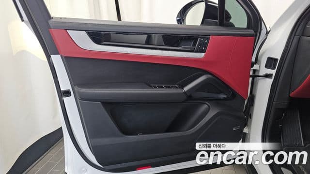 Porsche Cayenne 2023 — Photo 21/35