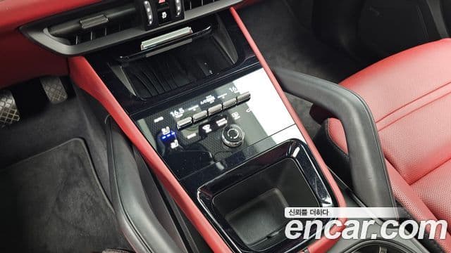 Porsche Cayenne 2023 — Photo 19/35