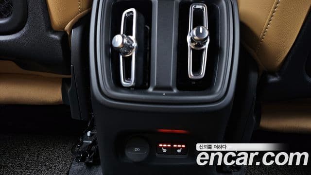 Volvo XC40 2020 — Şəkil 19/20