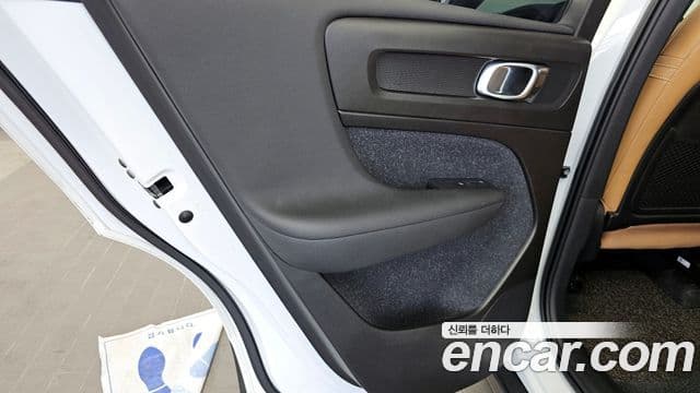 Volvo XC40 2020 — Photo 36/37