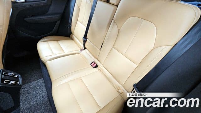 Volvo XC40 2020 — Photo 6/37