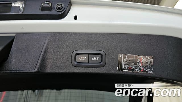 Volvo XC40 2020 — Photo 32/37
