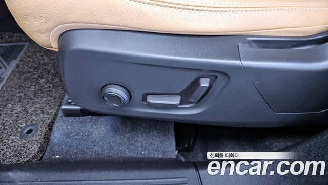 Volvo XC40 2020 — Photo 19/37
