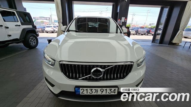 Volvo XC40 2020 — Photo 13/37