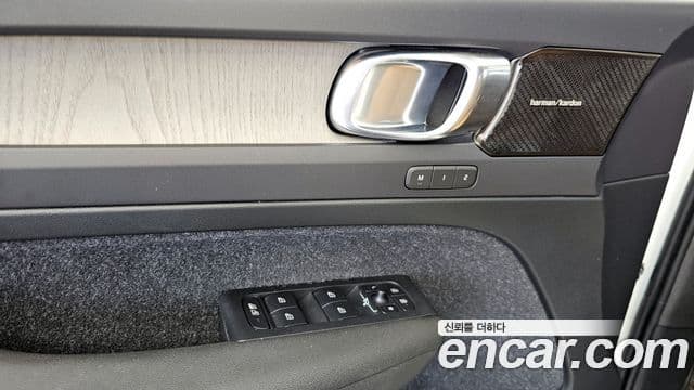 Volvo XC40 2020 — Photo 29/37