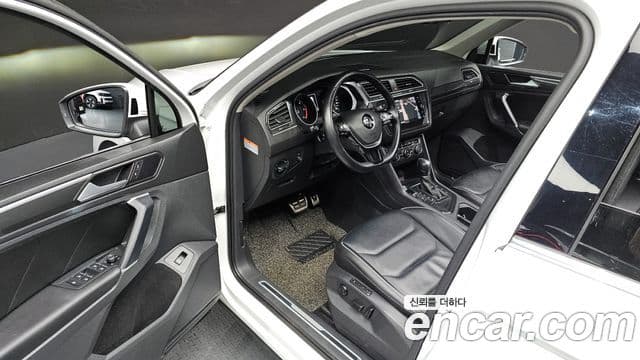 Volkswagen Tiguan 2018 — ფოტო 11/20