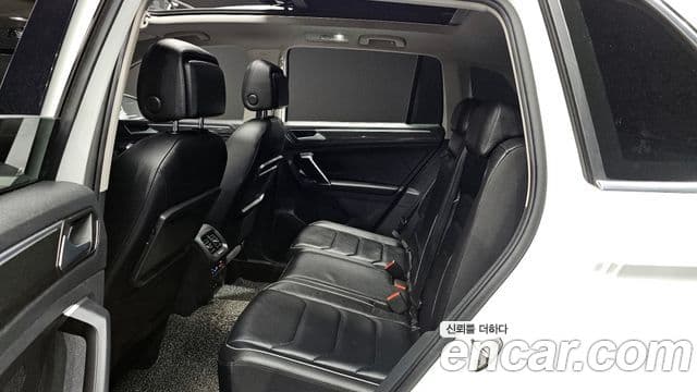 Volkswagen Tiguan 2018 — ფოტო 12/20