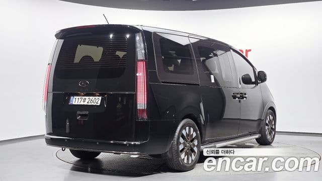 Hyundai Staria 2021 — фото 2 из 20