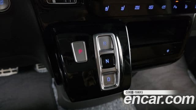 Hyundai Staria 2021 — ფოტო 9/20