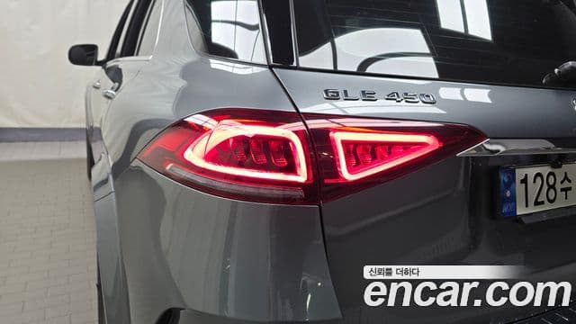 Mercedes-Benz GLE-Class 2021 — ფოტო 22/35