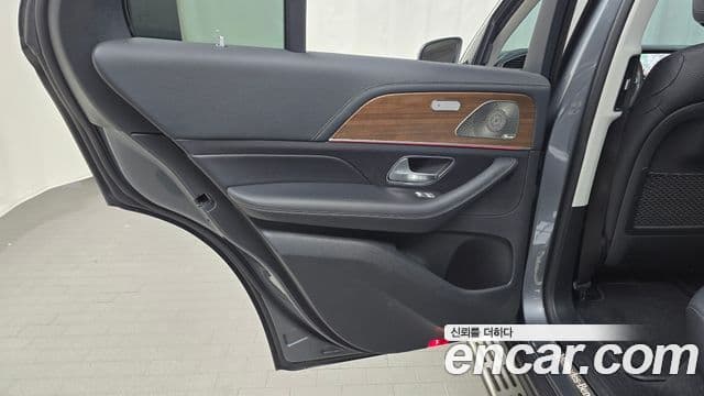 Mercedes-Benz GLE-Class 2021 — ფოტო 1/35