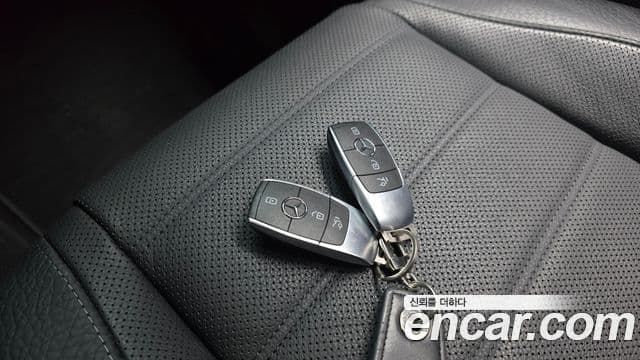 Mercedes-Benz GLE-Class 2021 — ფოტო 32/35