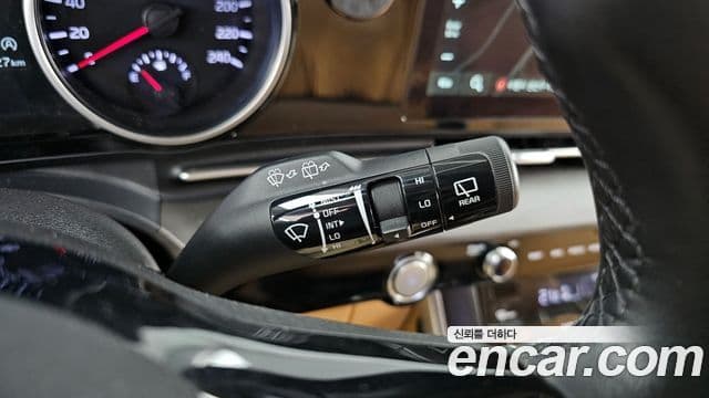 Kia Carnival 2021 — Şəkil 23/30