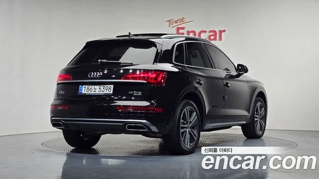 Audi Q5 2021 — ფოტო 2/20