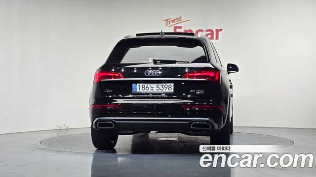 Audi Q5 2021 — ფოტო 4/20