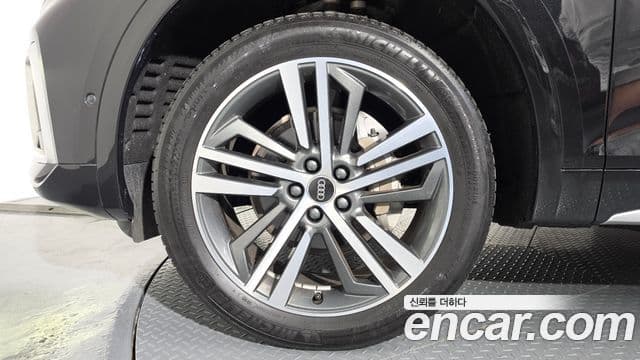 Audi Q5 2021 — ფოტო 5/20