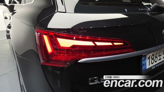 Audi Q5 2021 — Photo 2/37