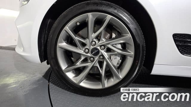 Genesis G70 2023 — ფოტო 23/33