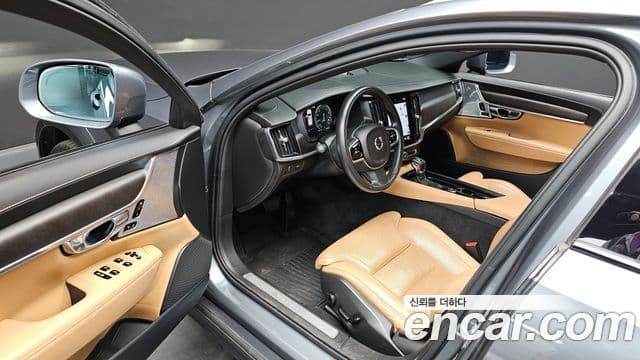 Volvo V90 Cross Country 2018 — Photo 8/30