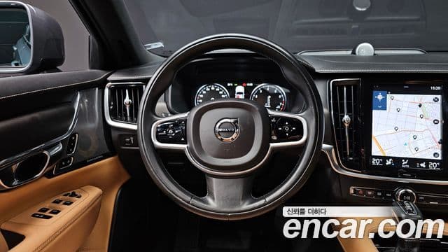 Volvo V90 Cross Country 2018 — Photo 30/30