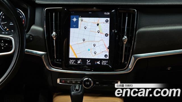 Volvo V90 Cross Country 2018 — Photo 2/30