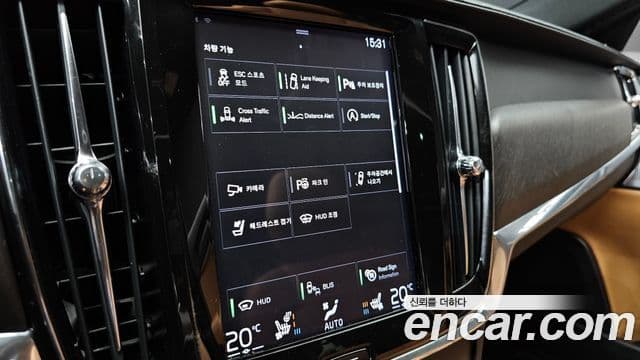 Volvo V90 Cross Country 2018 — Photo 11/30