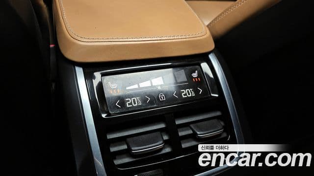 Volvo V90 Cross Country 2018 — Photo 1/30