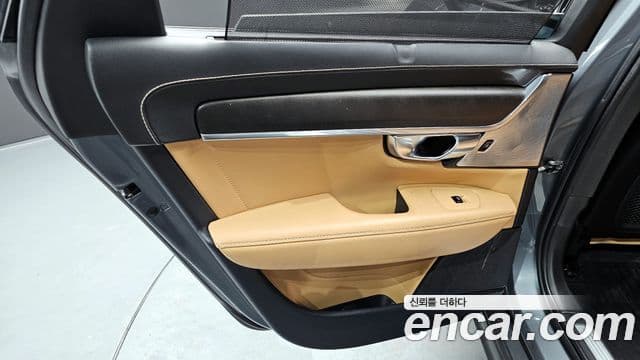 Volvo V90 Cross Country 2018 — Photo 25/30