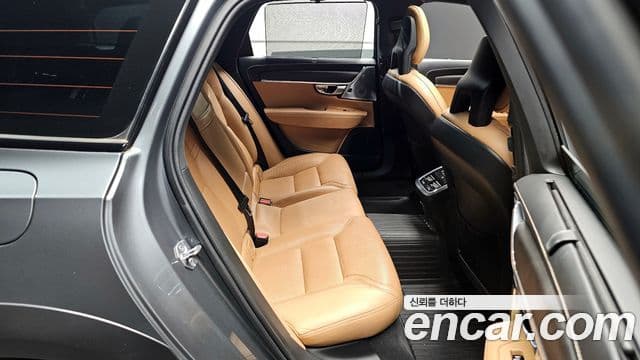 Volvo V90 Cross Country 2018 — Photo 22/30